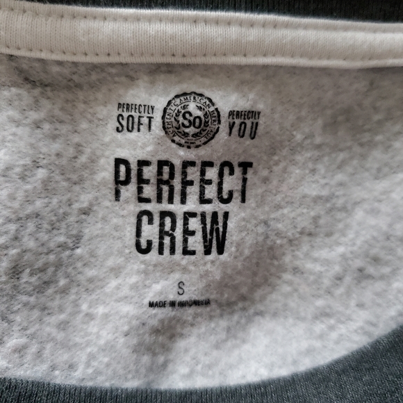 SO Perfect Crew Gray Camo Sweatshirt Size S - Picture 4 of 6